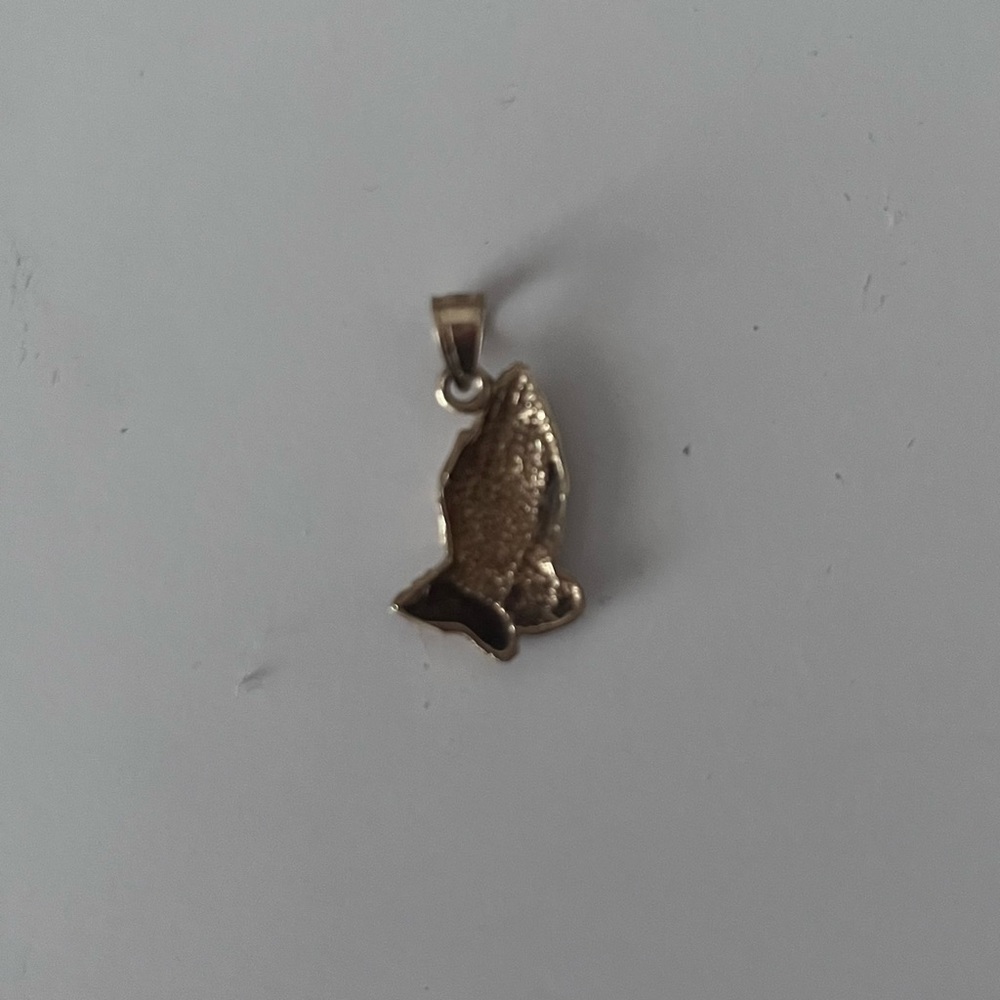 Praying Hands Gold Pendant View 3